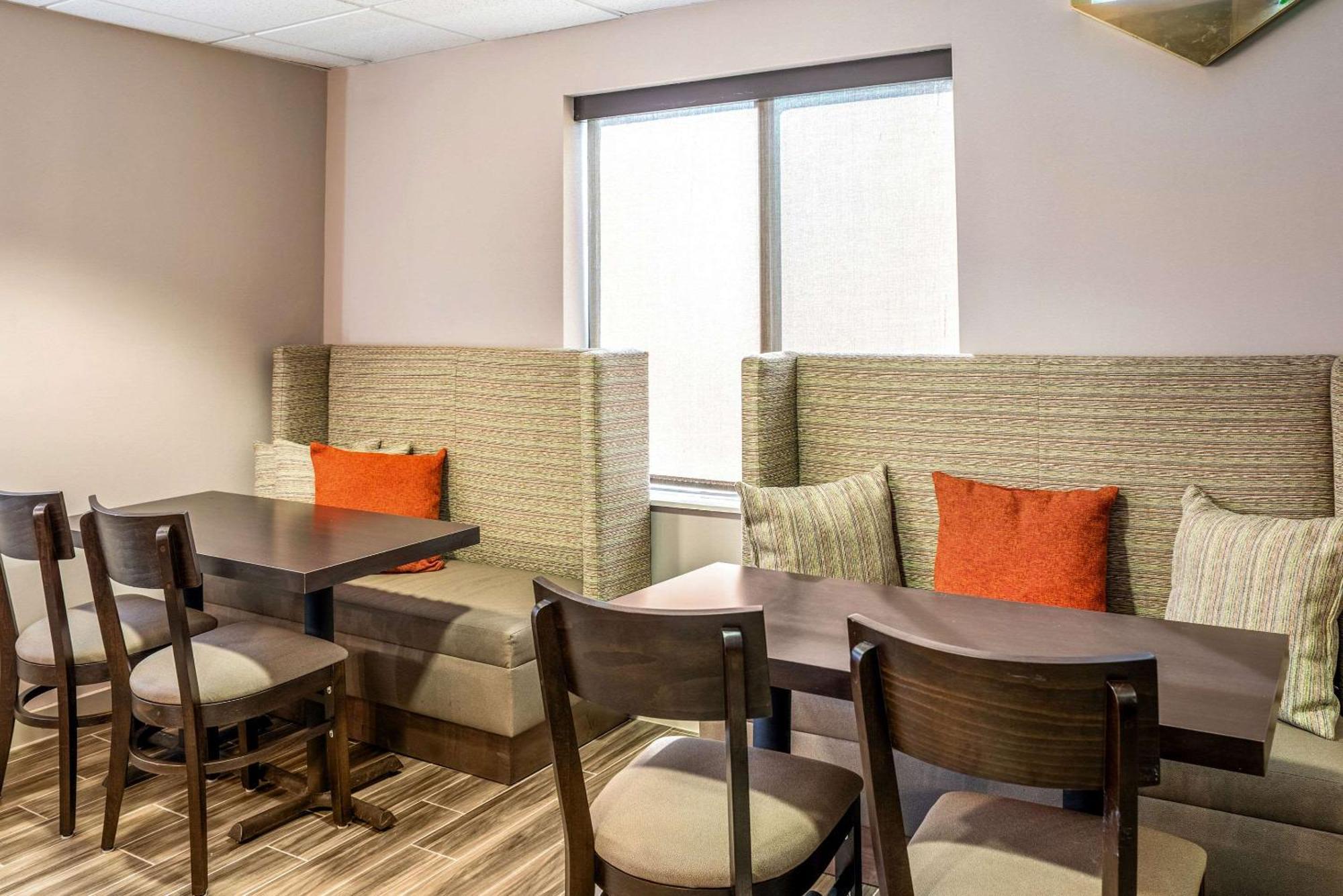 Sleep Inn & Suites Harrisonburg Near University Экстерьер фото