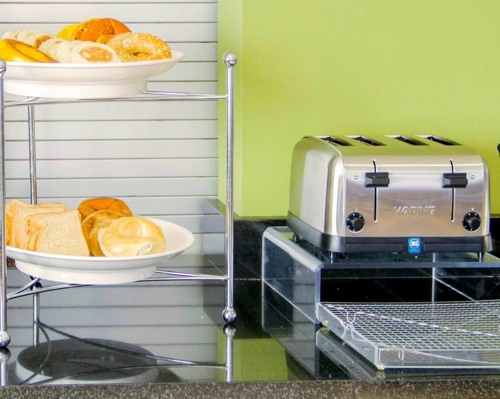 Sleep Inn & Suites Harrisonburg Near University Экстерьер фото